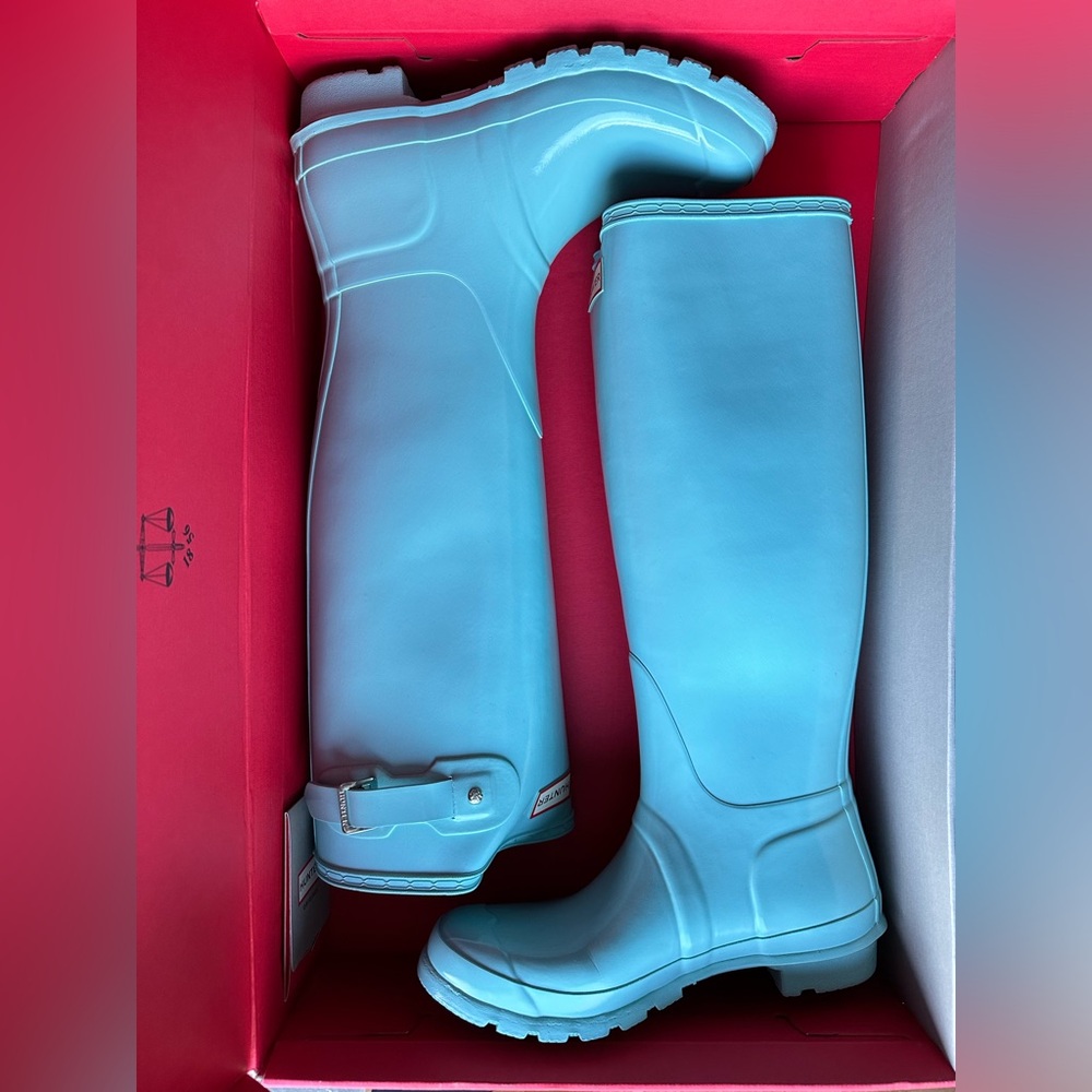 Brand new Pale Mint Original Tall High Gloss Hunter Rain Boots - Size 8